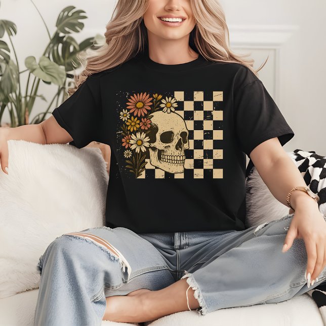 Camiseta Retro Floral Skeleton Shirt | Spooky Season Shirt (creepy season shirt, checkered skeleton, floral skull shirt, vintage Halloween shirt for women,)