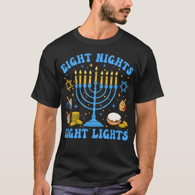 Camiseta Retro Groovy Eight Nights And Eight Lights Happy H (Frente)