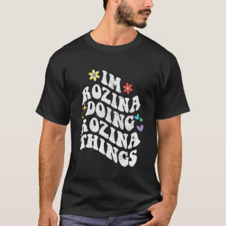 Camiseta Retro Groovy Estou Rozina Fazendo Coisas Da Rozina
