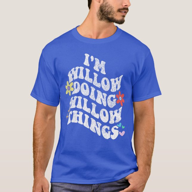 Camiseta Retro Groovy Estou WILLOW Fazendo WILLOWhings Engr (Frente)