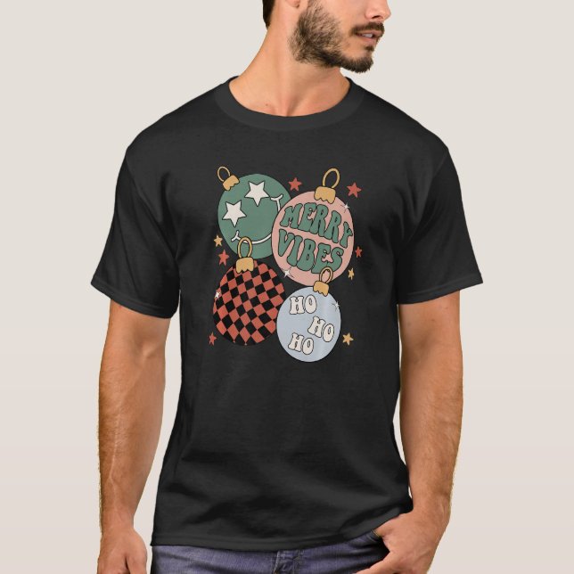 Camiseta Retro Groovy Feliz Vibes Papais noeis de Natal Cla (Frente)