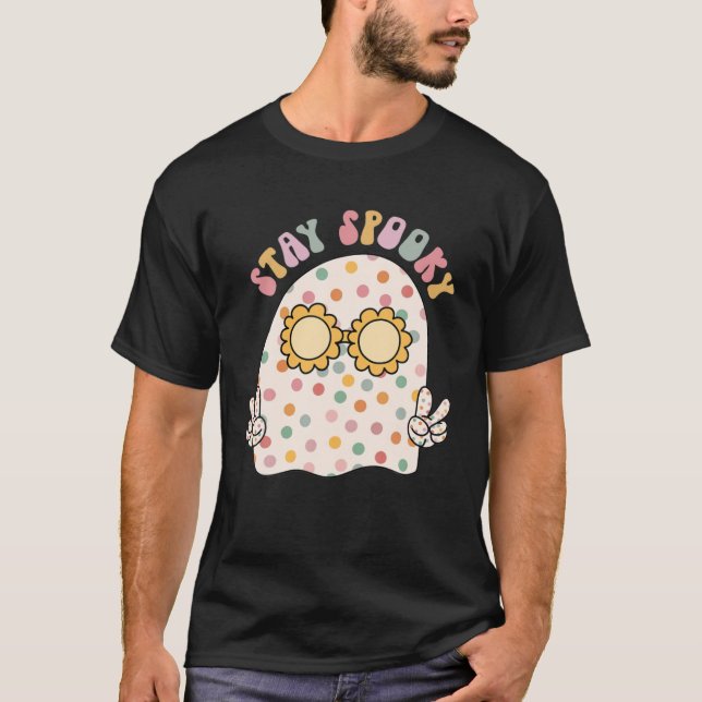 Camiseta Retro Groovy Halloween Fica Spooky Ghost Spoo (Frente)