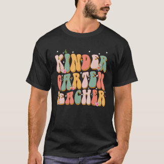 Camiseta Retro Groovy Kindergarten Teacher Kids  Back To Sc