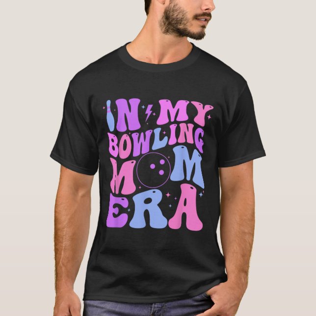Camiseta Retrô Groovy Na Minha Era De Mãe De Boliche Engraç (Frente)