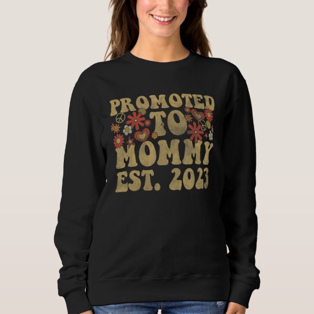 Camiseta Retro Groovy Promoted to Mommy 2023 for New First  (Frente)
