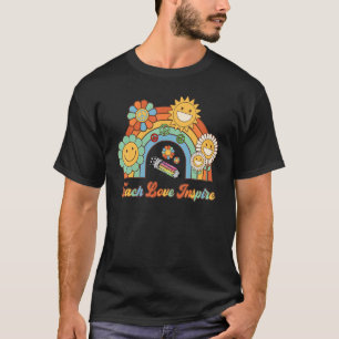 Camiseta Retro Groovy Rainbow Teach Love me inspira profess