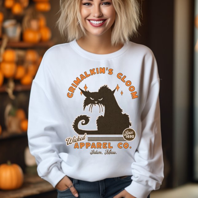 Camiseta Retro Halloween Cat Grimalkin Orange Black (A grumpy cat highlights this funny retro Halloween shirt. Great for cat lovers. This sassy feline hi)