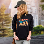 Camiseta Retro Here Vem a Festa de solteira da festa<br><div class="desc">Bachelorette Black SweatShirt bonito,  preto,  para os amigos da noiva vestirem durante a festa de solteira. Texto simples que diz "Aqui vem o Partido". A camisola perfeita para os melhores. Veja as camisas do partido para a noiva.</div>