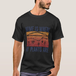 Camiseta Retro Home É Onde Minhas Plantas São Plantas Botân
