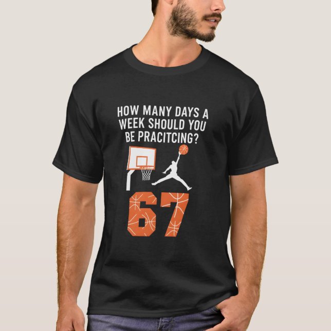 Camiseta Retro How Many Days 67 Basketball Training Humor  (Frente)