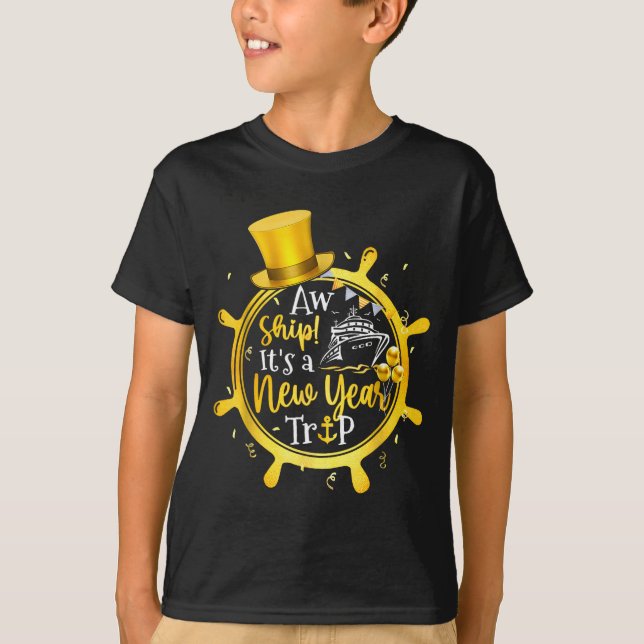 Camiseta Retro New Year Trip Cruise Matching Family Vacatio (Frente)