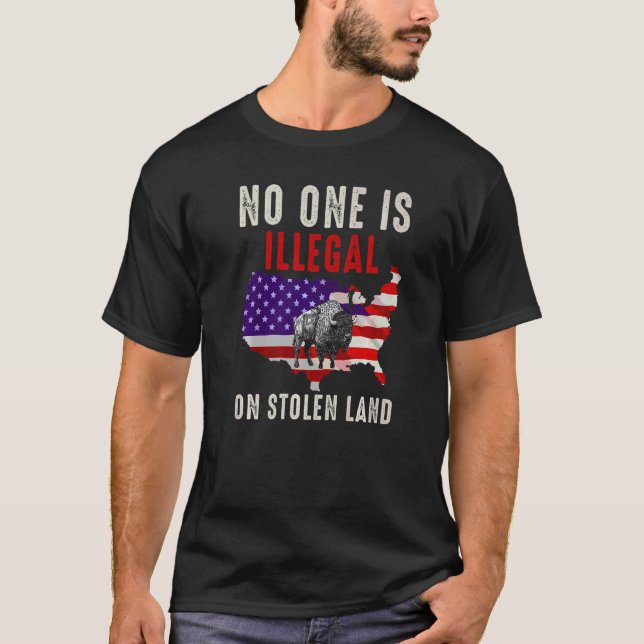 Camiseta Retro Ninguém É Ilegal No Indígenas Roubado (Frente)