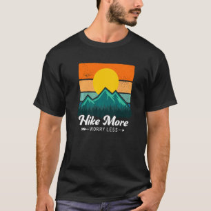 Camiseta Retro Outdoor Hike Mais Preocupante Menos Trekking