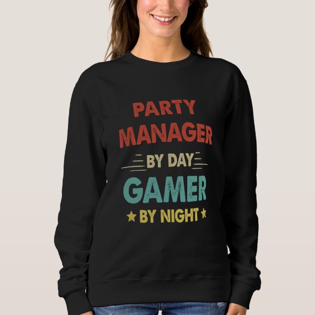 Camiseta Retro Party Manager By Day Gamer By Night (Frente)