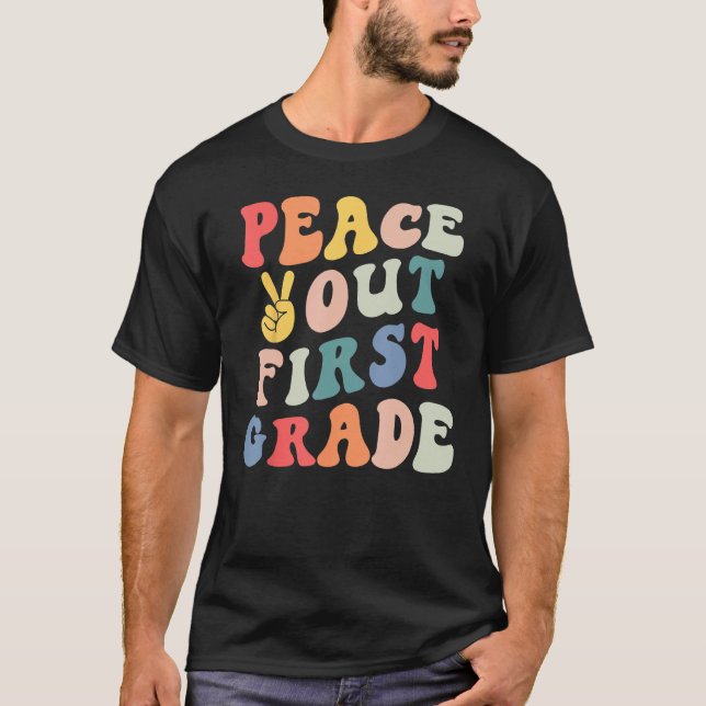 Camiseta Retro Peace Out First Grade Teacher Last Day Of Sc (Frente)