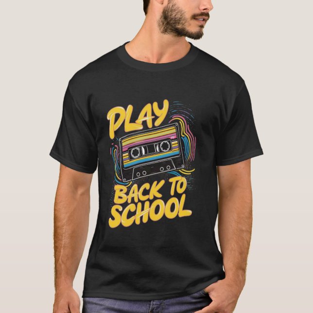 Camiseta Retro Play Back to School Cassette Tape Design (Frente)