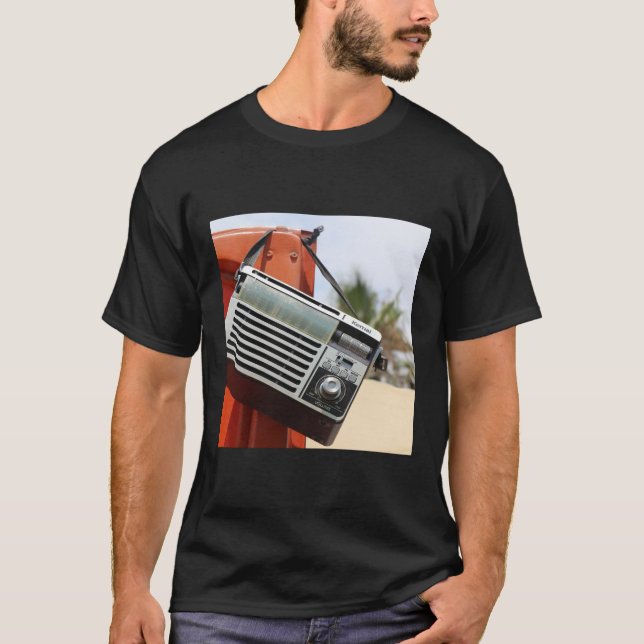 Camiseta Retro Radio Vibes (Frente)