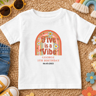 Camiseta Retro Rainbow FIVE é uma Vibração Aniversário de 5