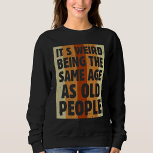 Camiseta Retro Sarcástico É estranho ter a mesma idade de O