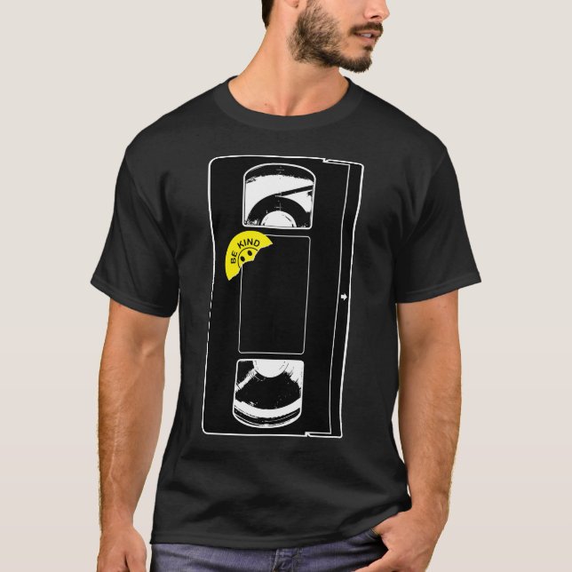 Camiseta Retro Seja Gentil VHS (Frente)