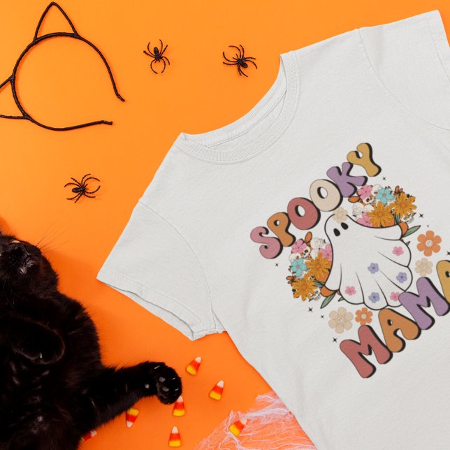 Camiseta Retro Spooky Mama Ghost halloween 80s Vibe (Criador carregado)