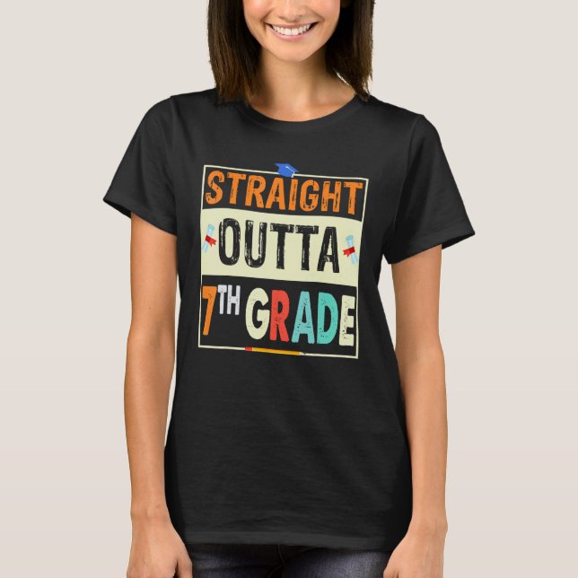 Camiseta Retro Straight Outta 7th Grade  1st Day of School (Frente)