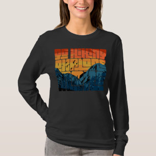 Camiseta Retro Sunset Landscape Hiking Adventure Explorar