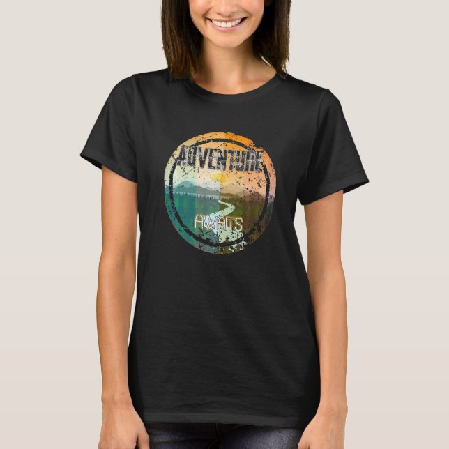 Camiseta Retro Sunset Natural Lake Mountain Adventure Await (Frente)