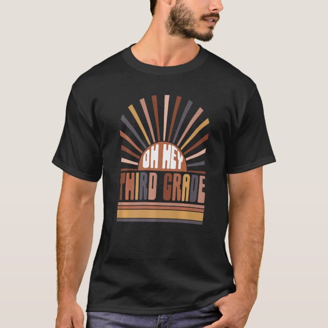 Camiseta Retro Sunset Oh Ei Terceiro Ano De Volta À Escola  (Frente)