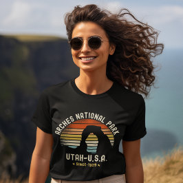 Camiseta Retro Sunset over Arches National Park, Utah