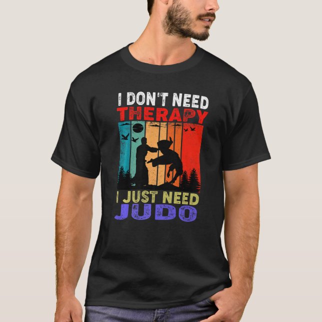 Camiseta Retro Sunset Slogan I Don't Need Therapy I Just Ne (Frente)