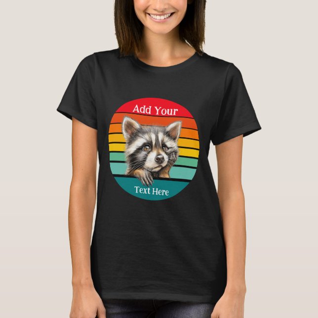 Camiseta Retro Sunset Stripes Contemplating Raccoon  (Frente)