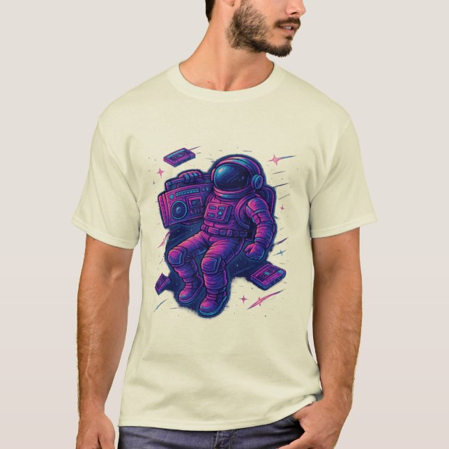 Camiseta Retro Synthwave Astronaut with Boombox – 80s Space (Frente)