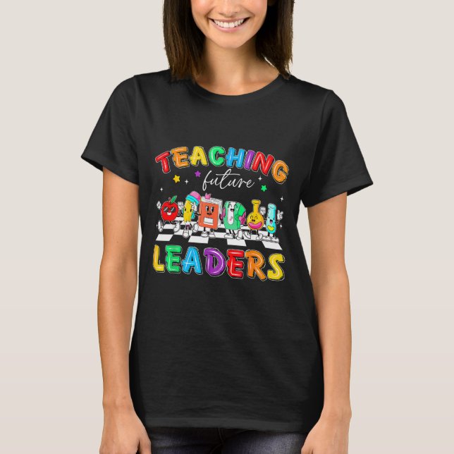 Camiseta Retro Teaching Future Leaders Groovy Teacher Back  (Frente)