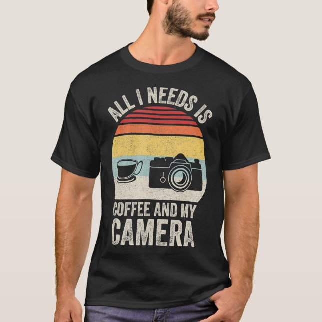 Camiseta Retro Tudo O Que Preciso É Café E Minha Camera Cam (Frente)