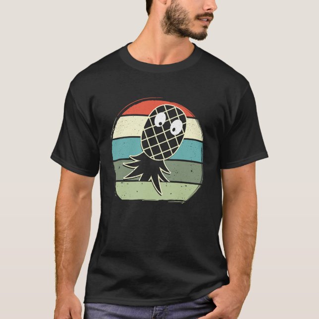 Camiseta Retro Upside Down Pineapple Funny Swinger Men Wome (Frente)