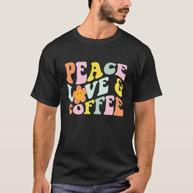 Camiseta Retro Vintage Peace Love Caffeine Bebendo (Frente)