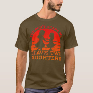 Camiseta Retro você não me assusta Eu tenho duas filhas gor