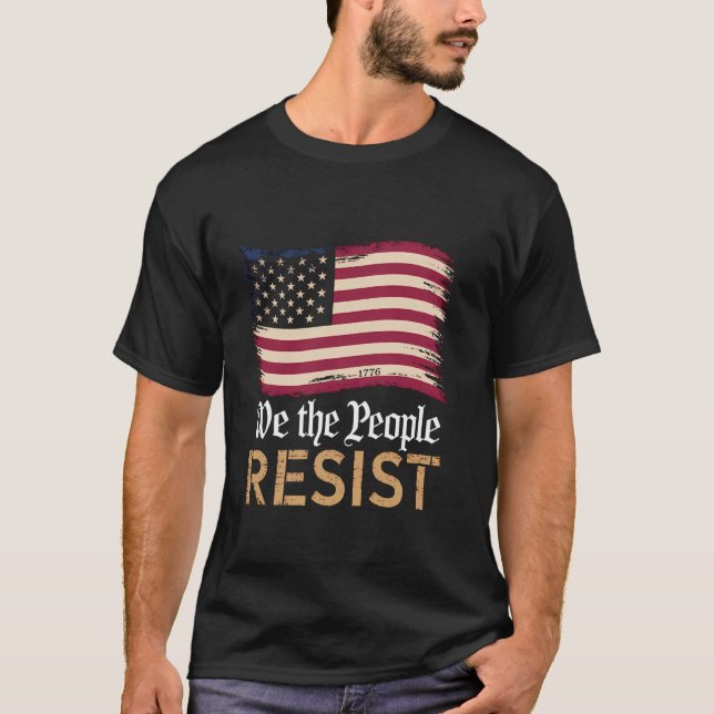 Camiseta Retro We The People Resist Political US Flag Men W (Frente)