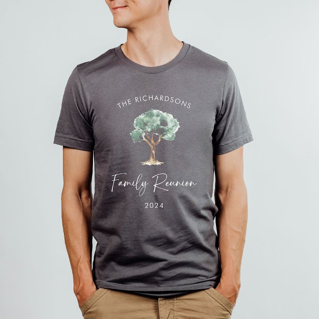 Camiseta Reunião da Família com Árvore e Script Moderno (A simple and modern family reunion shirt)