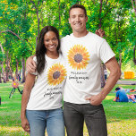 Camiseta Reunião da Família Sunflower<br><div class="desc">Esta camiseta da Reunião Familiar é decorada com um girassol amarelo. Facilmente personalizável. Original Watercolor © Michele Davies.</div>