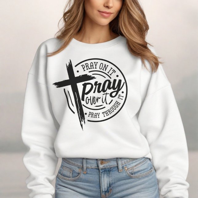 Camiseta Rezar Sobre Ele, Bíblia Cristã Versa (Express your faith with style and confidence with our meaningful religious design sweatshirt.)