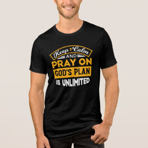 Camiseta Reze e Confie no Plano Ilimitado de Deus baseado n