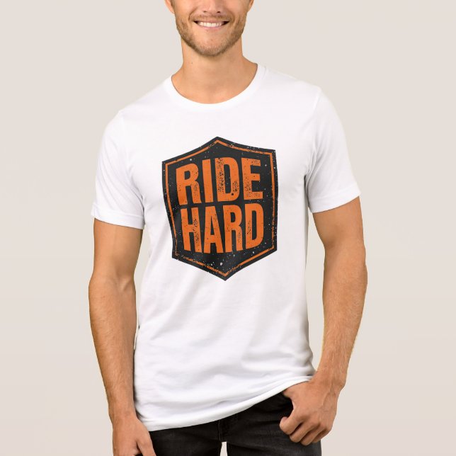 Camiseta "Ride Hard" Rustic Biker Emblem (Frente)