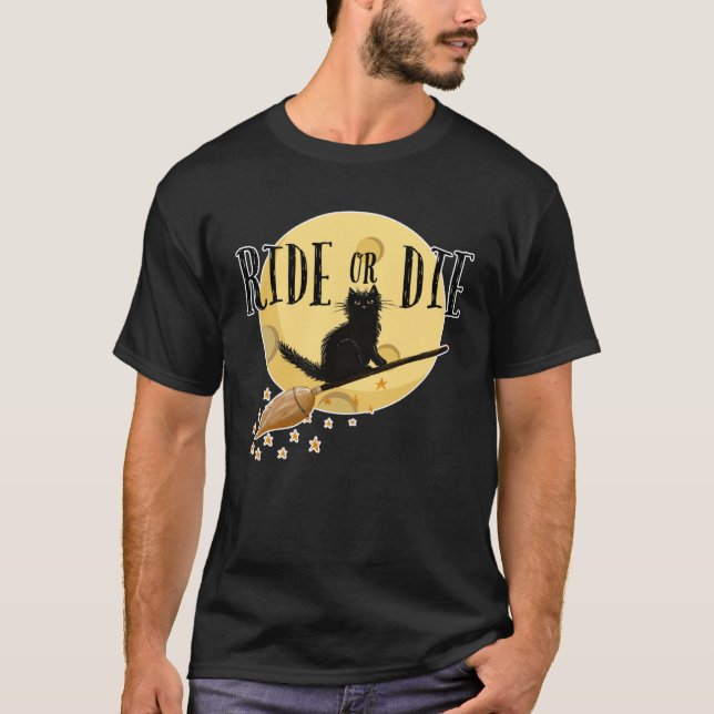 Camiseta Ride Ou Morra De Vassoura De Gato Preto Com Lua Ch (Frente)