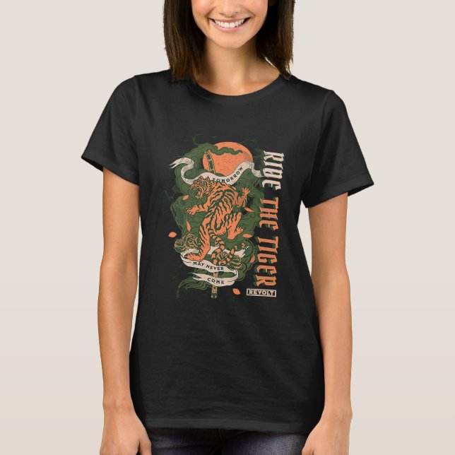 Camiseta Ride the Tiger Jullius Evola Revolt Against the Mo (Frente)