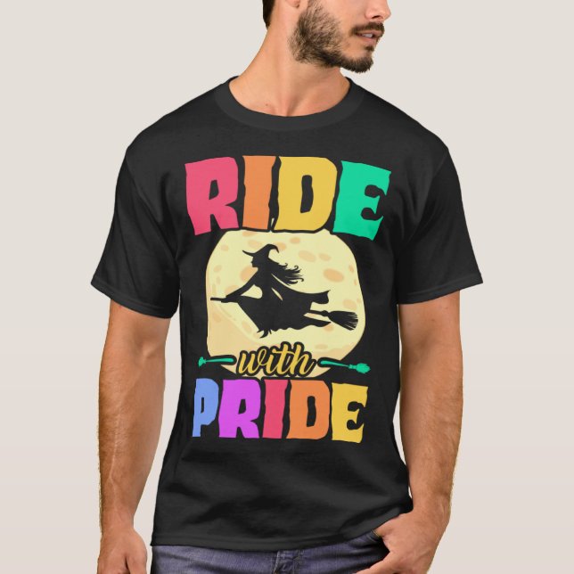 Camiseta Ride With Pride LGBT Gay Pride Halloween Party Wit (Frente)