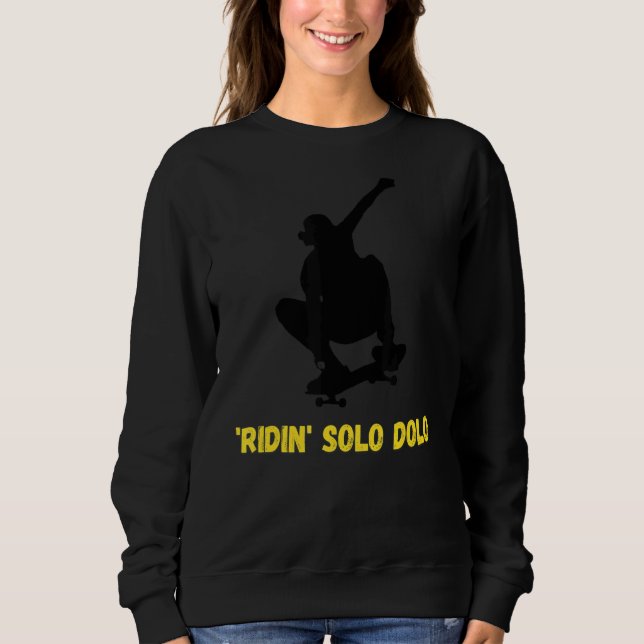 Camiseta 'ridin' Solo Dolo Skateboarder (Frente)