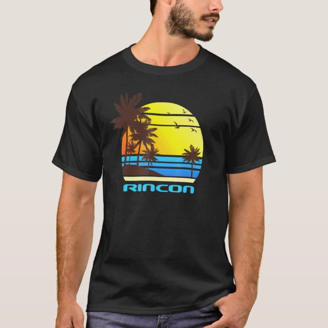 Camiseta Rincon Beach Surf Sail Sunset Palms Ocean Vacay (Frente)
