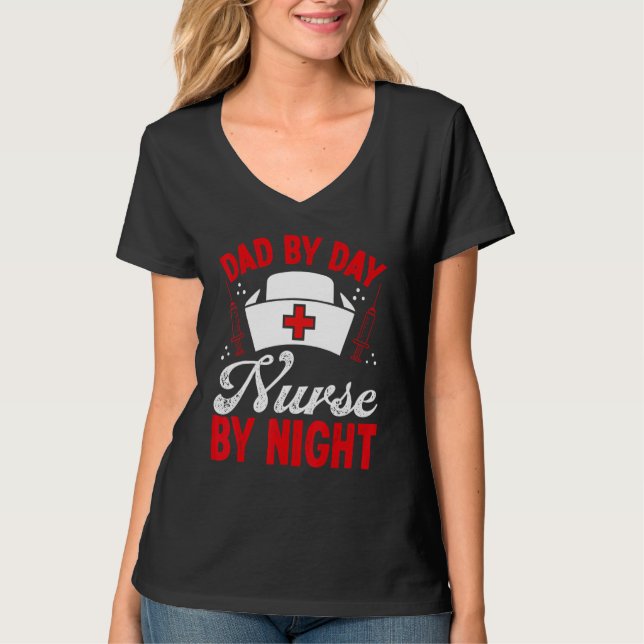 Camiseta RN CNA Appreciation Nursing Dad Night Shift Nurse  (Frente)